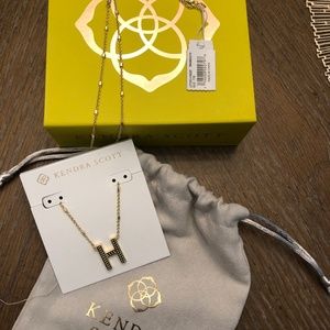Kendra Scott necklace
